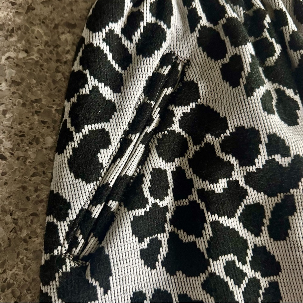 Animal Print Pleated High-Waisted Mini Skirt - Size 1 ⭐🐆 - Picture 6 of 9